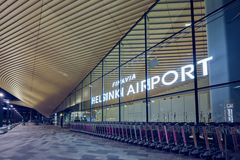 Helsinki-Vantaan lentoaseman pääsisäänkäynti.