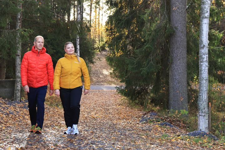 Suurempi päivittäinen kevyen liikkumisen määrä oli yhteydessä parempaan koettuun terveyteen, parempaan fyysiseen ja henkiseen elämänlaatuun sekä vähäisempään masennusoireiluun riippumatta siitä, miten liikkumisen teho määritettiin.