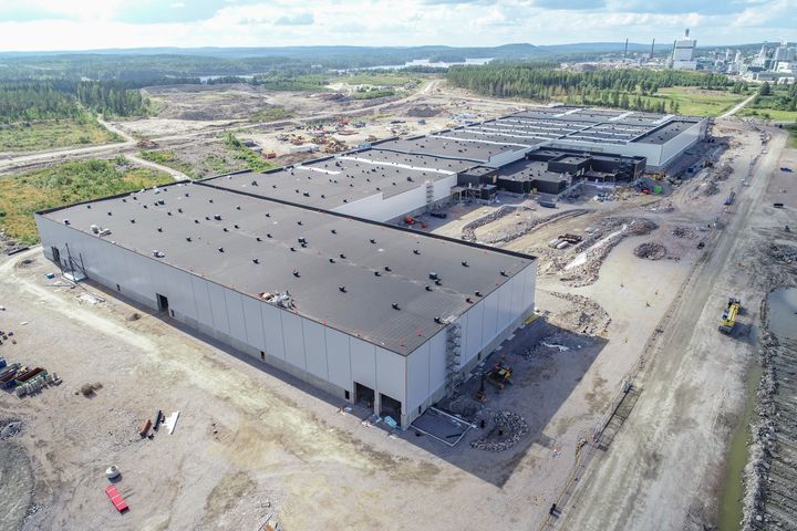 LapWallin puukattoelementit Metsä Woodin Äänekosken uudessa Kerto-LVL -tehtaassa.