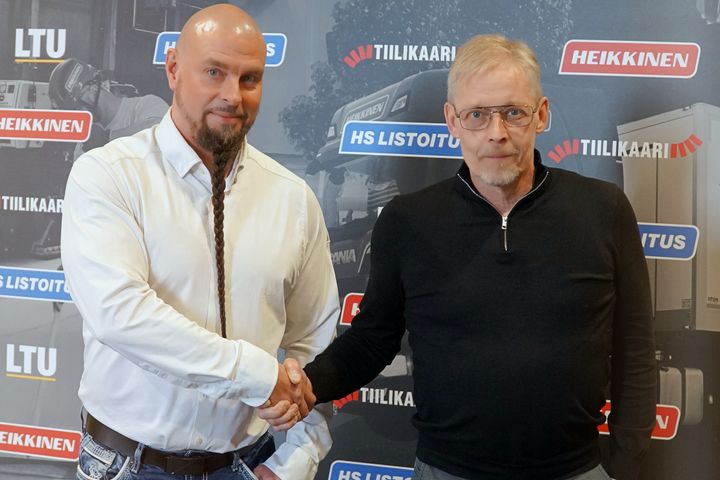 LTU Groupin toimitusjohtaja Jarno Gröhn ja Pitomaalaus Oy:n toimitusjohtaja Markku Kälkäinen ovat  tyytyväisiä kaupan toteutumiseen.