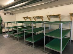 Väestönsuojan kerrossängyt koottiin suojautumisen alkuvaiheessa.