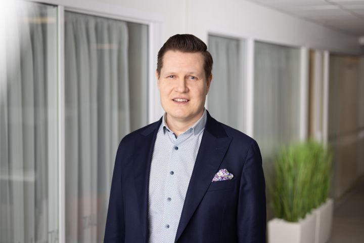 Kuvassa Hekan isännöintijohtaja Pekka Pirinen.