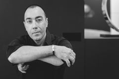 Kuvanveistäjä Lorenzo Quinn