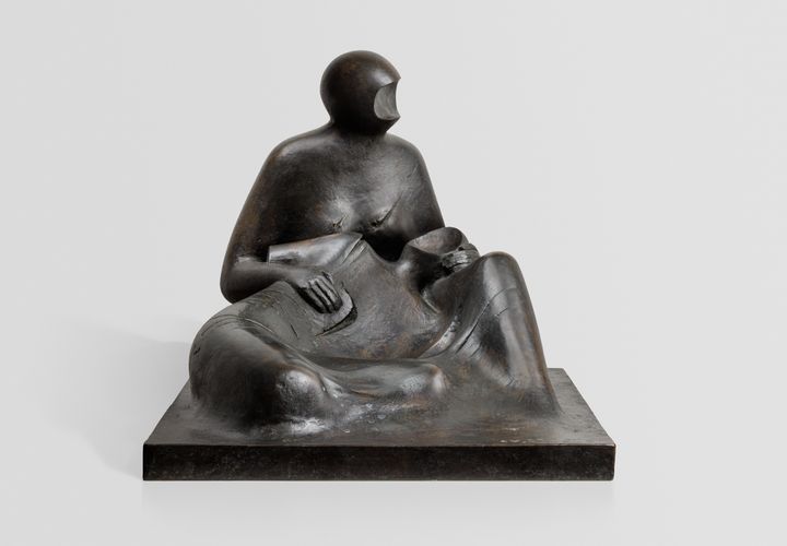 Arvo Siikamäki: Pietà (1982). Helsingfors kyrkliga samfällighet.