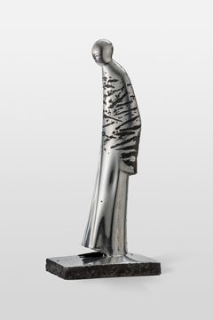 Arvo Siikamäki: Muukalainen / Främling / The Stranger, 1975. Alumiini / aluminium / aluminium, 81 x 24 x 35 cm. Didrichsenin taidemuseo / Didrichsens konstmuseum / Didrichsen Art Museum.