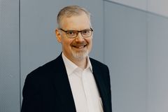 Jussi Hattula, johtaja, Tesin teolliset sijoitukset