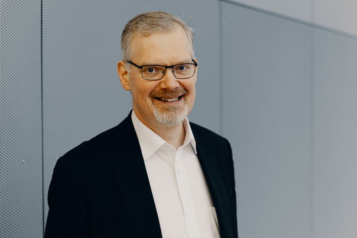 Jussi Hattula, johtaja, Tesin teolliset sijoitukset