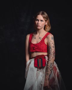 Vilma Jää esiintyy Naisten viikon avauskonsertissa 18.7. kantelevirtuoosi Hanna Ryynäsen säestämänä. Kuva: Mikko Malmivaara