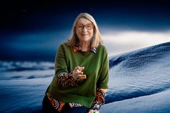 Konneveden Naisten viikon taiteellinen johtaja Kristiina Hurmerinta. Kuva: Cata Portin.