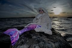 Rakastettu näyttelijä Seela Sella esiintyy sunnuntaina 20.7. päivän avaavassa Laulua torin täydeltä -yhteislaulukonsertissa ja samana iltana Naisten viikon Taide kuuluu kaikkialle! -pääkonsertin lausujana.