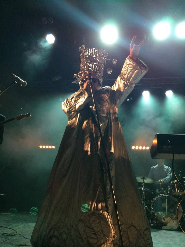 Eternal Erectionin laulaja, Rick Lover (siviilissä muusikko-näyttelijä Sam Huber) Funky Elephant Festivalin 20-vuotisjuhlissa kymmenen vuotta sitten.