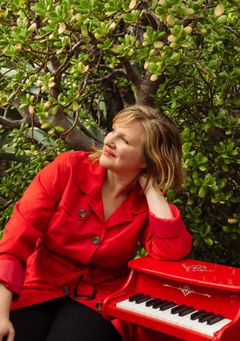 Pianisti ja nykymysiikin tutkija Helga Karen on palkittu useissa kansainvälisissä pianokilpailuissa sekä yksilösuorituksistaan että jäsenenä eri kamarimusiikkikokoonpanoissa. Kuva: Anna-Maria Viksten