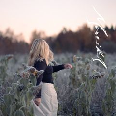 Meerika: Pakofantasioita-singlen kansi. Kannen kuva: Tiina Varjakoski