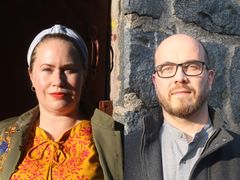Kaaoksen historiaa -musiikkikuunnelmasarjan ääninäyttelijät Sofia Molin ja Ville Kurki. Kuvat: Kaaoksen historiaa -työryhmä.