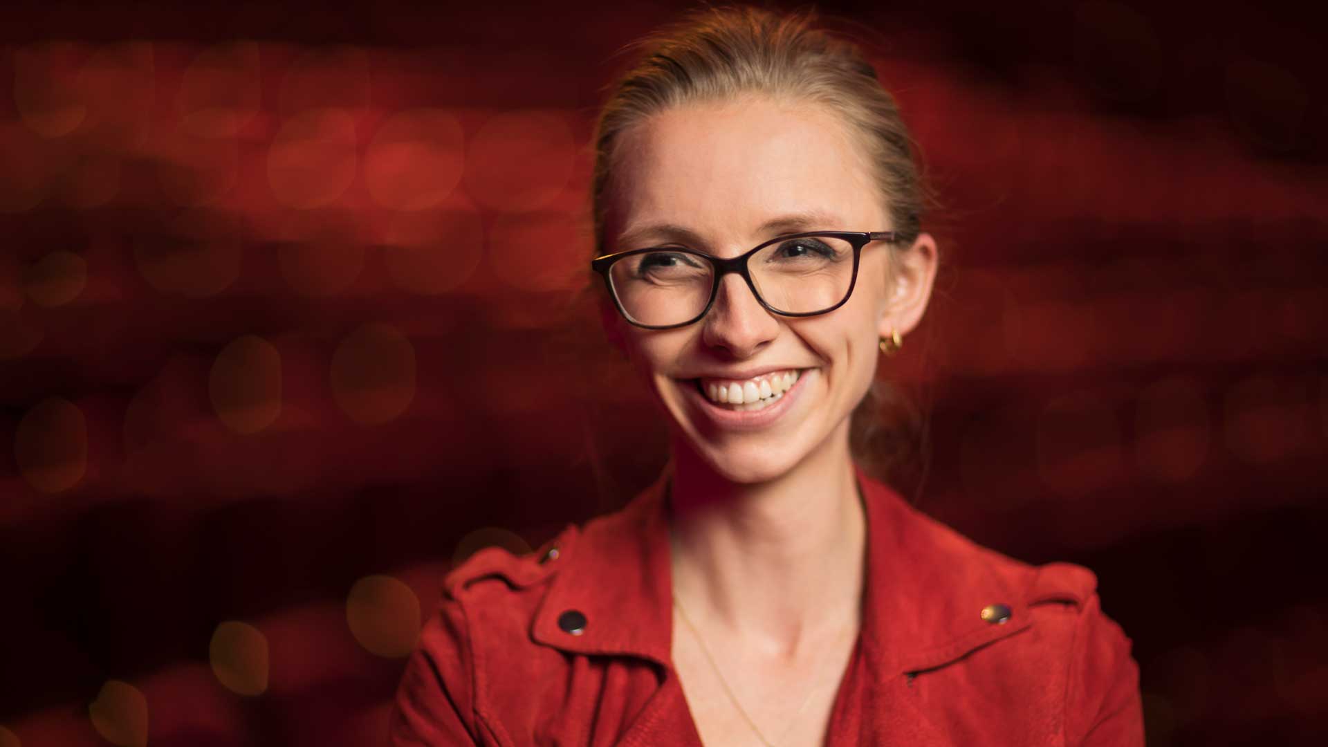 Anna Lapwood ensivierailulle Suomeen Musiikkitalon urkukeväässä