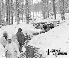 Kuhmon Talvisotamuseossa esitellään esineiden, valokuvien ja pienoismallien avulla talvisodan aikaisia tapahtumia.