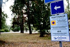Maksullinen pysäköinti voi pelastaa kesätapahtuman talousahdingosta.