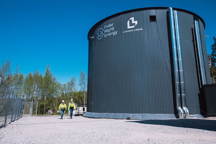 Uudenmaan Pornaisiin pystytetyn, maailman suurimman hiekka-akun korkeus on 13 metriä ja halkaisija 15 metriä.
