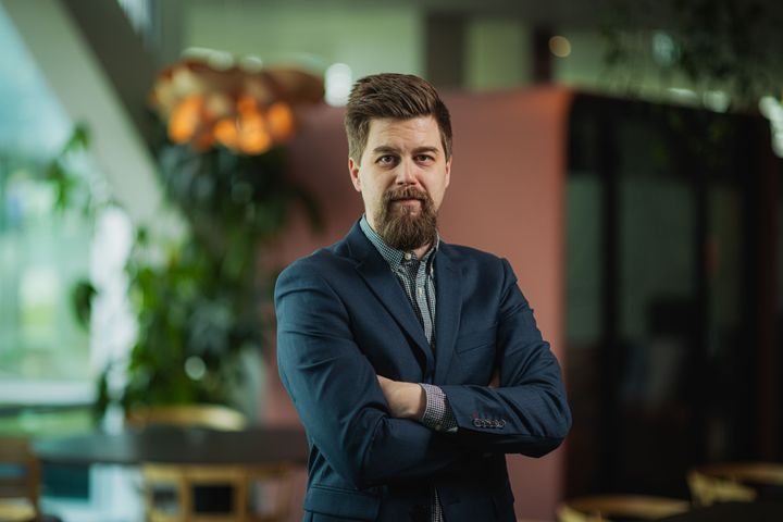 Kalle Oinonen aloittaa Voimatelin talousjohtajana 1.7.2026. (Kuvaaja: Akseli Muraja)