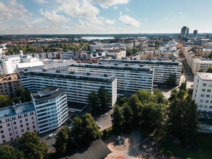 As Oy Satakallio on tiettävästi Suomen suurin taloyhtiö. Neljässä rakennuksessa huoneistoja on yhteenstä 788.