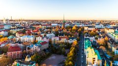 Ilmakuva Helsingistä, värikkäitä taloja syksyisessä säässä