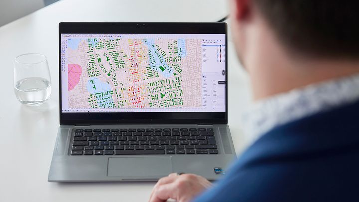 Lentoradan varren rakennuksiin kohdistuvaa runkomelua tutkitaan A-Insinöörien kehittämällä digitaalisella sovelluksella Vibmapperilla.