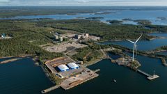 Kristiinankaupungin Karhusaaren syväsataman alue ilmakuvassa. Kuvaaja Hannu Vallas.