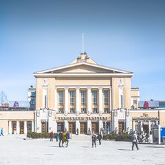 Tampereen Teatteri kuvattuna keväällä 2025