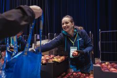 Siemens Osakeyhtiön Päivi Lukka laittoi tiimeineen hyvän kiertämään Tampereella. Kuva Jouni Uru, Brave Teddy