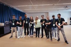Koulutusyhtymä Tavastian vieraskieliset opiskelijat auttoivat tapahtuman järjestämisessä. Kuva Jouni Uru, Brave Teddy