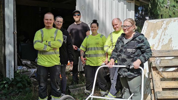 Loimuan tiimit auttoivat löytöeläimiä järjestämällä raivaustalkoot HSEY:n pientilalla.