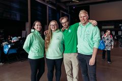 Commun tiimi (Jenni Kaskimeri, Karoliina Kauhanen, Ronnie Nygren ja Sami Ekmark) iloitsevat yhteisöllisestä tunnelmasta ja että hyvä lähti konkreettisesti kiertämään.