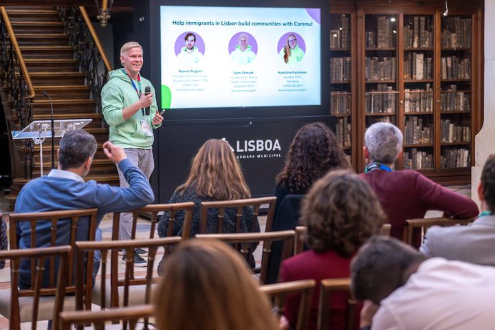Sami Ekmark, co-founder of Commu, representing the "Tinder for Good Deeds" for the Mayor of Lisbon.