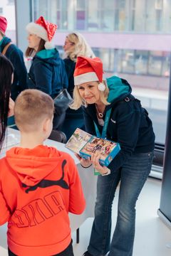 Siemens Osakeyhtiön henkilöstö järjestää lapsiperheille jouluisan yhdessäolon hetken.