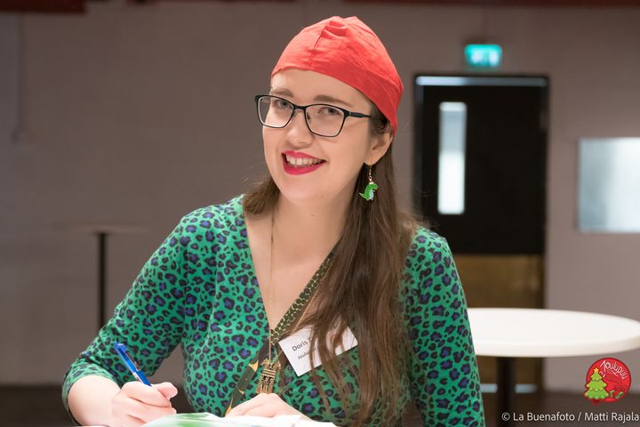 “Yhteistyö Commun kanssa tarjoaa meille uuden kanavan tavoittaa potentiaalisia vapaaehtoisia ja lahjoittajia. Joulupuu-keräysten onnistuminen on jokaisen asia ja meitä voi auttaa onnistumaan monella tavalla - voi lahjoittaa rahaa eJoulupuuhun, lahjoja Joulupuu-keräyksiin tai vaikkapa antaa omaa aikaansa Joulupuu-vapaaehtoistyöhön. Kaikenlainen tuki on arvostettua ja tervetullutta!”, Doris Tuohimaa, Joulupuu ry:n toiminnanjohtaja kertoo.