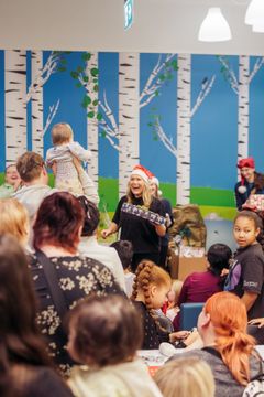 Siemens Osakeyhtiö järjesti lapsiperheille joulujuhlan Espoossa, yhteistyössä Commun kanssa. Kuvaajana Jouni Kuru.