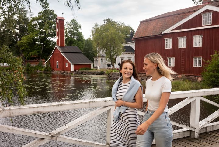 Loviisassa voi nyt pyytää ja antaa apua muutamalla napin painalluksella, Commu -sovelluksessa. Loviisan kaupunki osallistuu myös Suomen yhteisöllisin kunta-kisaan.