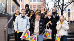 Helsinki Business Collegen opiskelijat jalkautuivat auttamaan ympäri pääkaupunkiseutua apua tarvitsevia. Kuvassa mielenterveysyhdistys FinFamin auttajia.