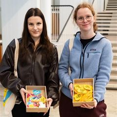 Helsinki Business Collegen opiskelijat jalkautuivat auttamaan ympäri pääkaupunkiseutua apua tarvitsevia.