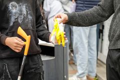 Roskakävelyn aikana kerättiin yli 30,000 kääreen verran roskaa Espoon luonnosta.
