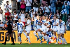 Suomi ja Hollanti tasasivat pisteet (1-1) Tammelassa 4.6.2024 Helmareiden arvokisakarsintojen ennätysyleisön, 7 677, edessä.