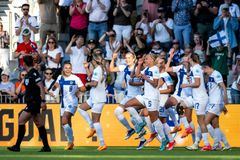 Suomi ja Hollanti tasasivat pisteet (1-1) Tammelassa 4.6.2024 Helmareiden arvokisakarsintojen ennätysyleisön, 7 677, edessä.