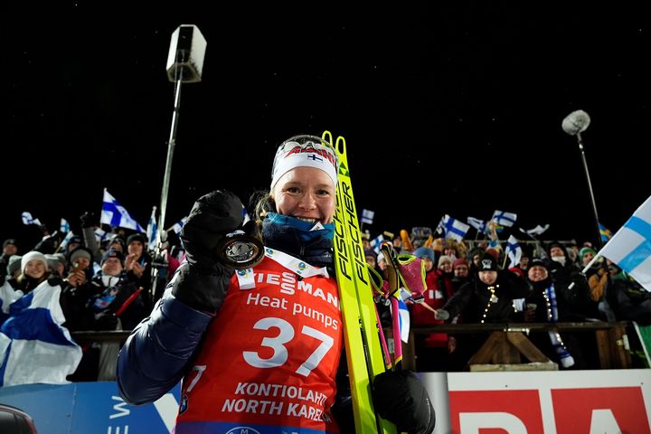 Suvi Minkkinen huudatti kotiyleisöä kauden 2024-25 avauksessa sijoittumalla pikamatkalla kolmanneksi.