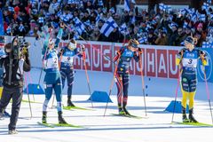 Urheilijat kiittivät yleisöä, yleisö urheilijoita. Vuorossa Suvi Minkkisen esittely.