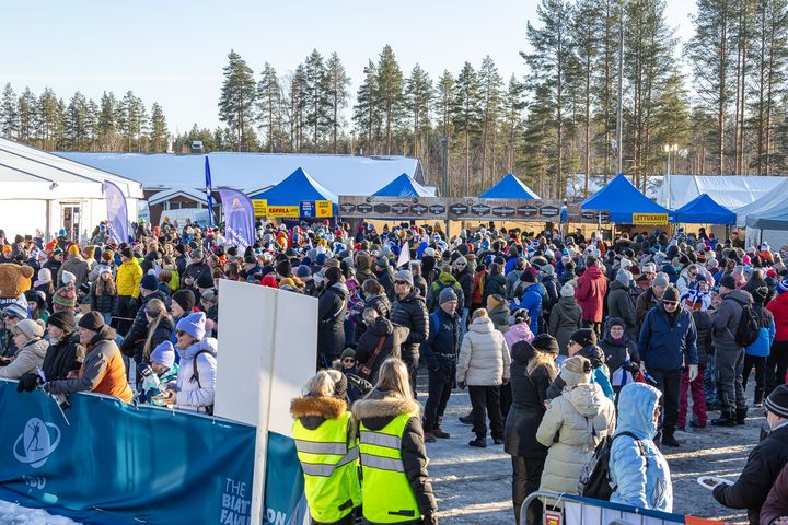 Maaliskuussa 2026 ampumahiihdon maailmancupissa kävi 18600 katsojaa.