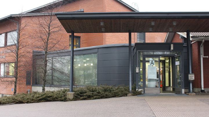 Klaukkalan terveysaseman sisäänkäynti