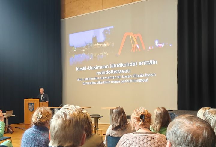 Hyvinvointialueen ja alueen kuntien päättäjien yhteisseminaari Järvenpää-Talolla