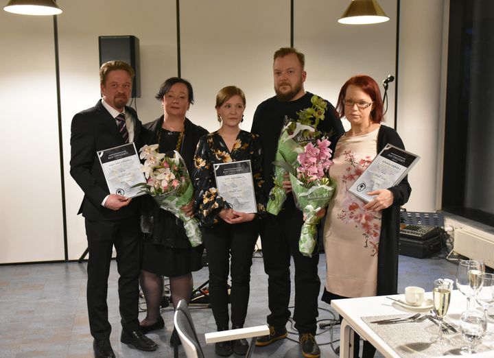 Kuvassa auktorisoidut hautaustoimistot, vasemmalta Hannu ja Sari Koukkari Seinäjoelta, Elina ja Joni Alander Lahdesta ja Johanna Ainasoja Kaarinasta.