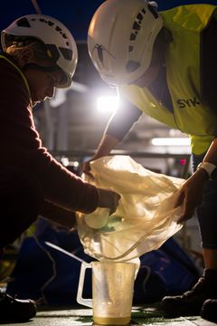 Anne-Mari Luhtanen and Maiju Lehtiniemi taking samples onboard R/V Aranda in August 2023.