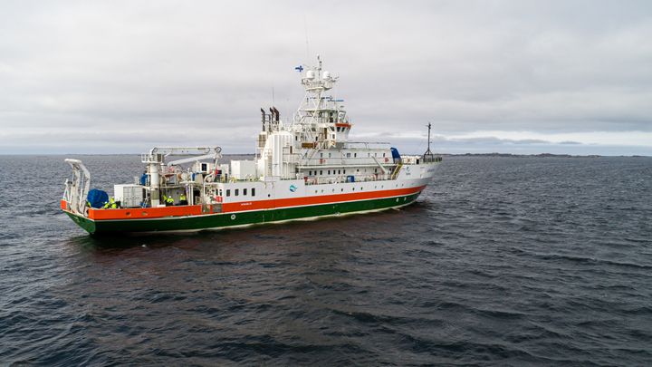 The R/V Aranda at the open sea.